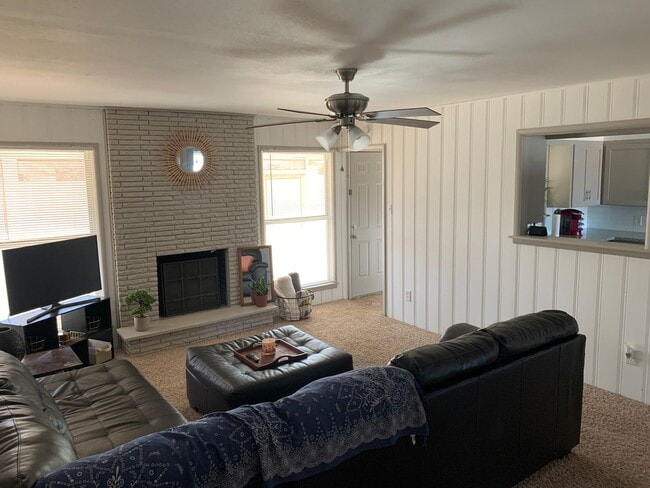 Building Photo - Pre Leasing for fall 2026! 3/2 in Medical District