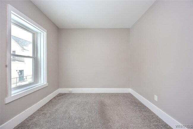 Building Photo - 1204 Niagara St