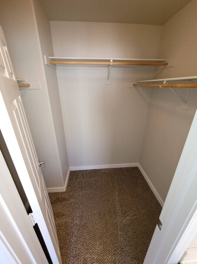 Building Photo - Immaculate 3 Bedroom Home in a Gated Commu...