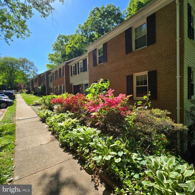 Building Photo - 5676 Kirkham Ct