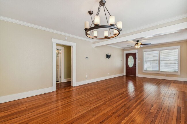 Building Photo - Riverside Heights Historic Bungalow!