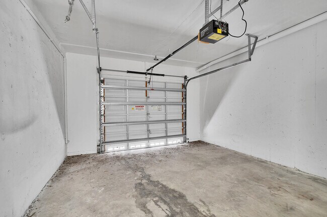 Building Photo - 2033 SE 10th Ave