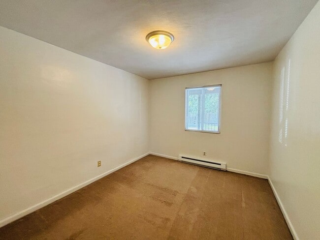 Building Photo - 1 Bedroom, 1 Bath Apartment