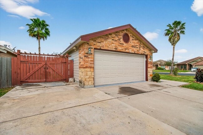 Building Photo - 6901 Anastasia Dr