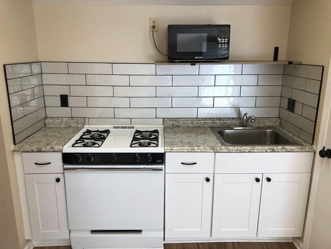 Building Photo - 401 Creekside Way