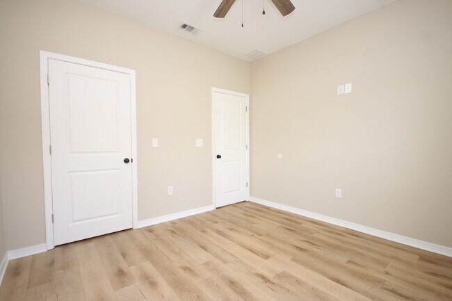 Building Photo - Enjoy Country Living with Modern Comforts!  3BR/2BA Home  with Granite Countertops, Covered Porch...