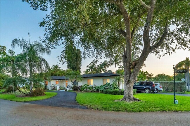 Building Photo - 12600 SW 70th Ave