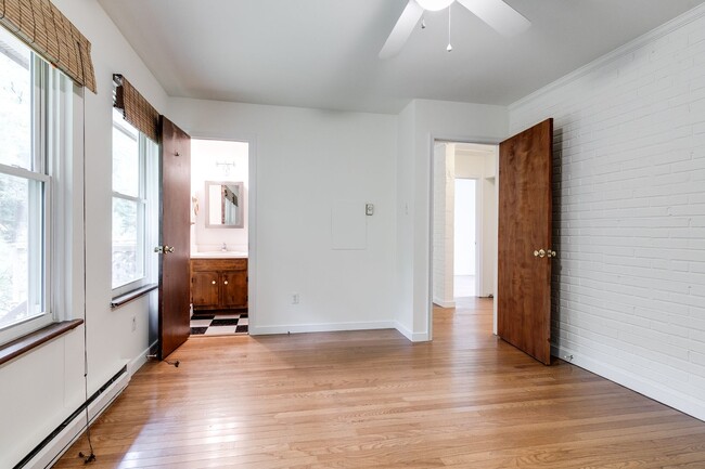 Building Photo - CHARMING 3-BEDROOM CEDAR SIDED RANCH HOUSE -Available