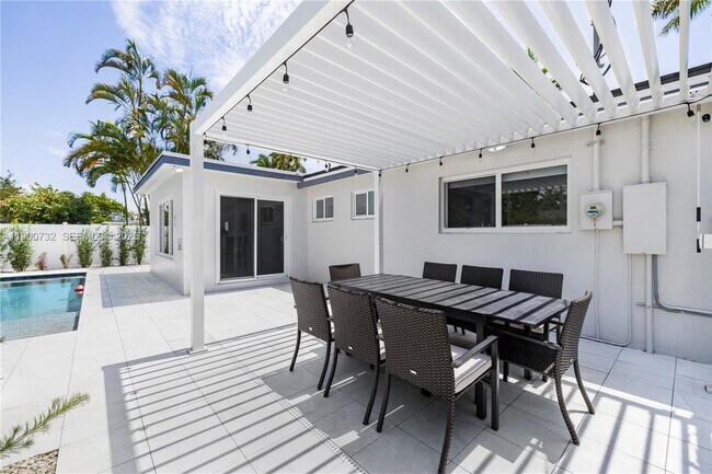 Building Photo - 1104 N 13th Terrace