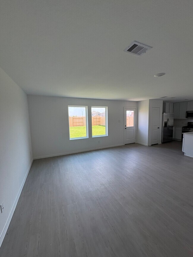 Building Photo - 16810 Great Highlands Dr