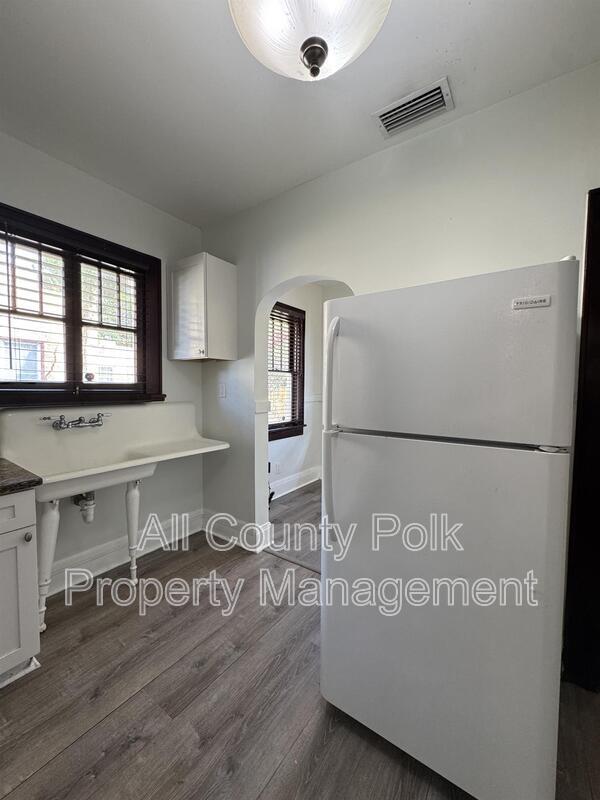 Building Photo - 202 W Belmar St