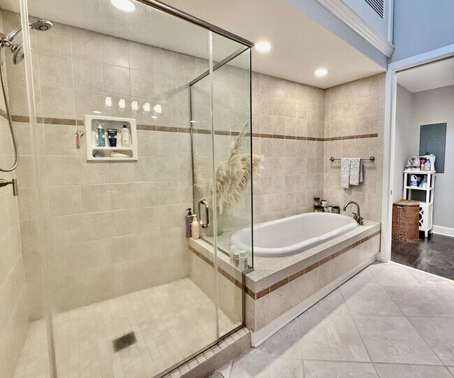 Building Photo - 2608 Erwin Rd