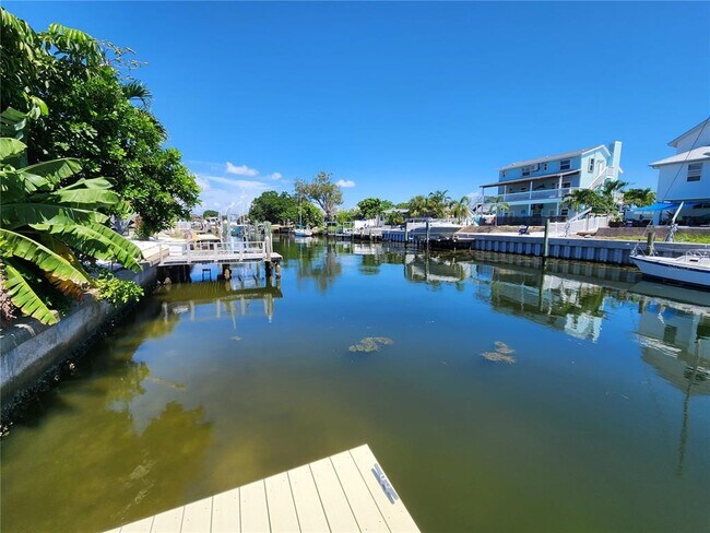 Building Photo - 3790 Beach Dr SE