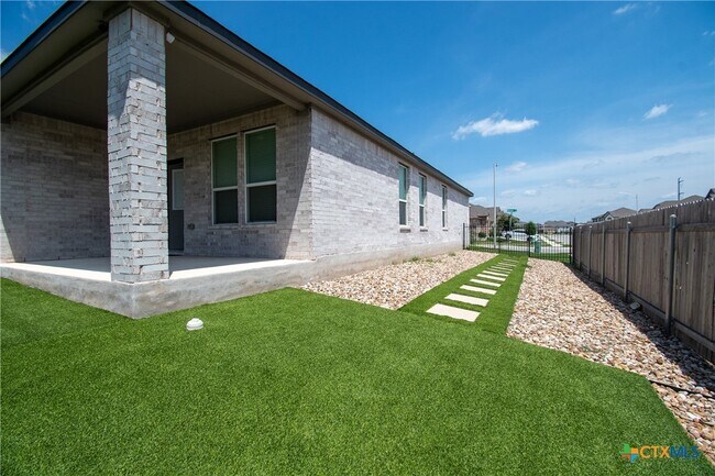 Building Photo - 12500 Karasu Dr