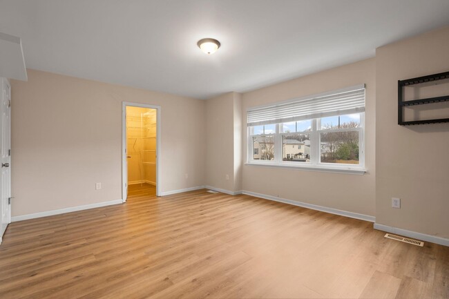 Building Photo - 13 Taconic St