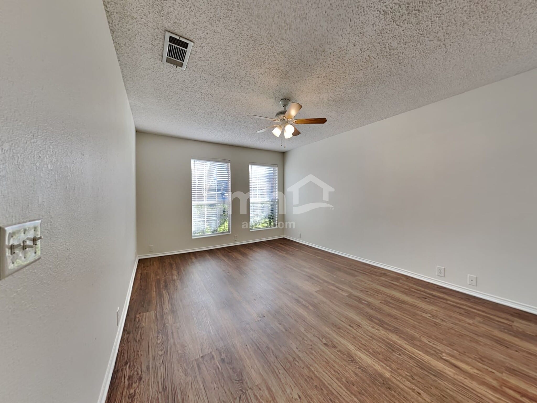 Building Photo - 214 High Pointe Ln