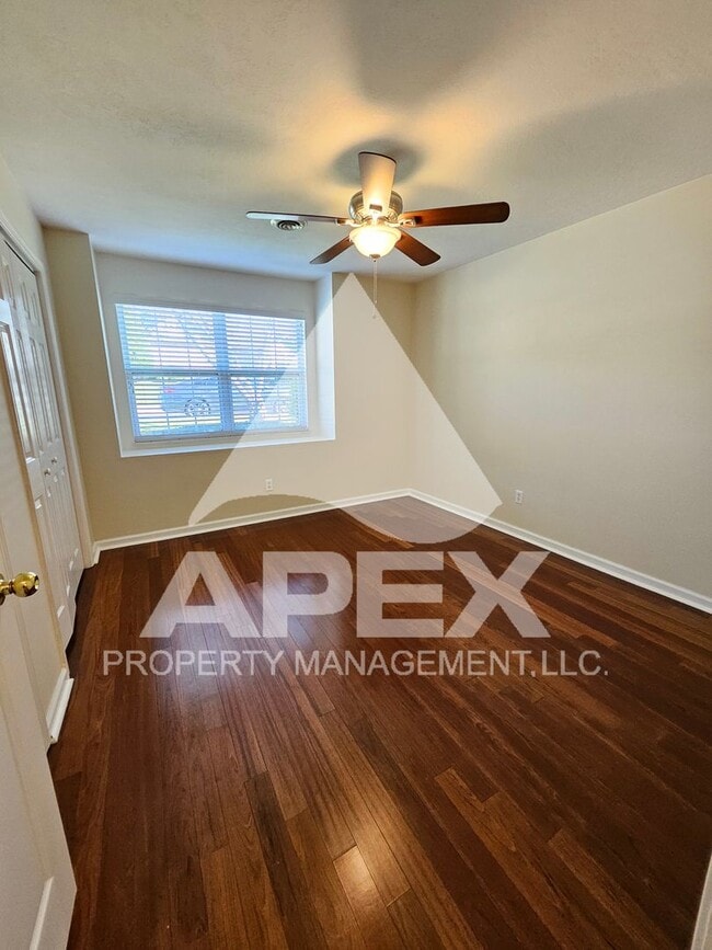Building Photo - Stunning 2 Bd-2 Ba Condo with 1-Car garage...