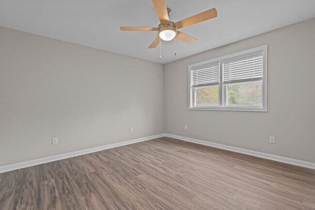 Building Photo - Newly Renovated, Uniquely Yours! Now Leasing 2 bed 1 bath Apartments.