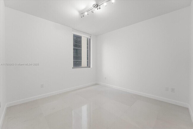 Building Photo - 1050 Brickell Ave