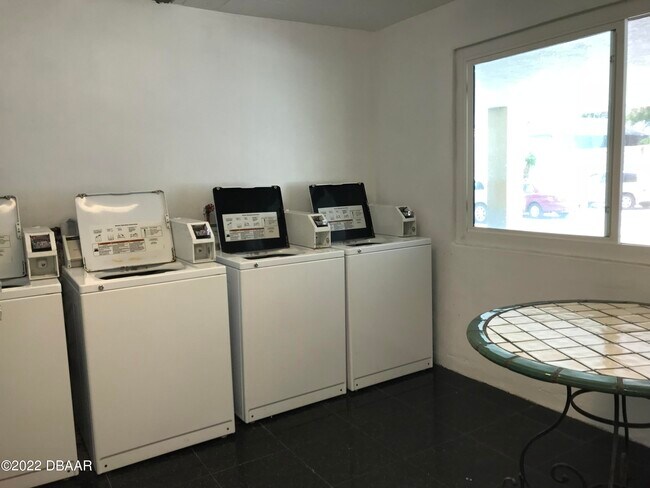 Building Photo - 732 N Halifax Ave