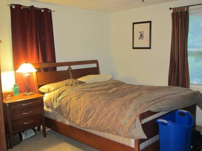 Building Photo - 299 River St