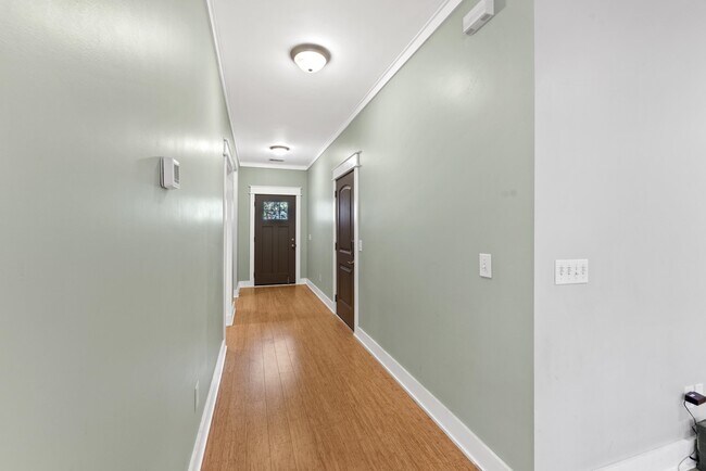 Building Photo - 129 Moudy Ln