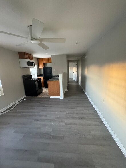 1002 Ave E-4 - 1002 Avenue E