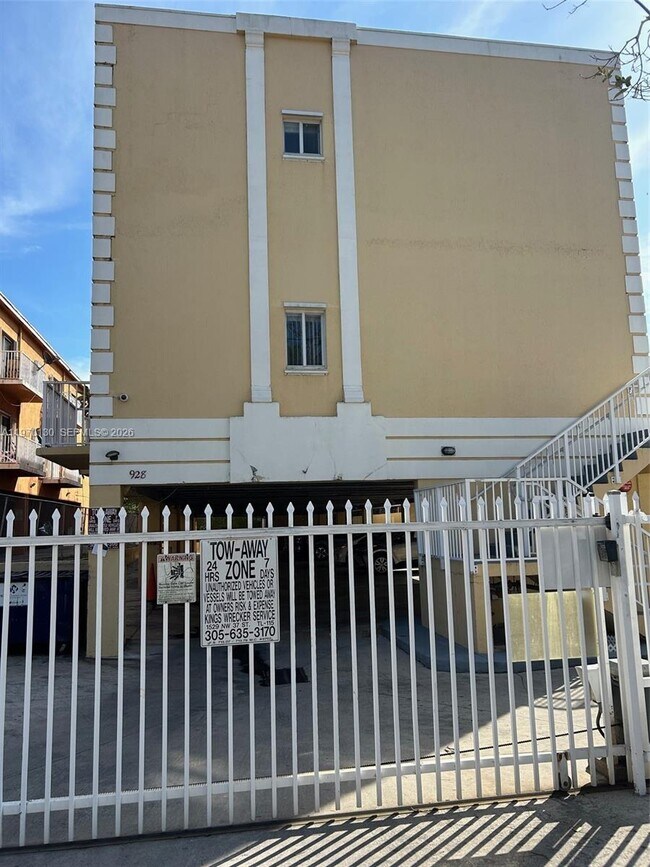 Building Photo - 928 SW 3rd St