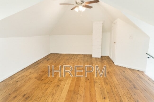 Building Photo - 239 E Mithoff St