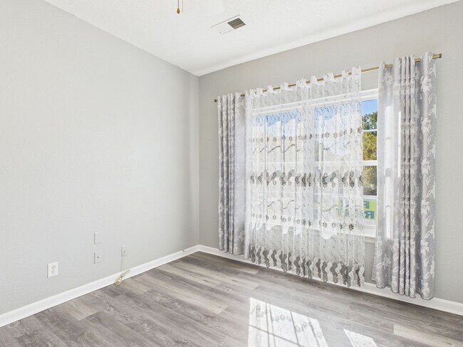 Building Photo - 801 Brassie Ln