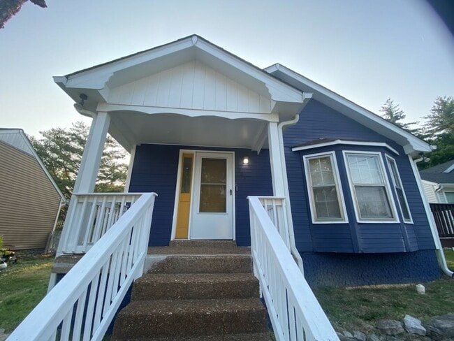 Primary Photo - 705 Heritage Square Dr