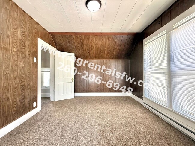 Building Photo - 2 Bedroom House