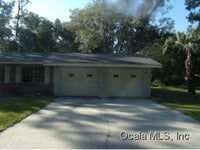Building Photo - PRIVATE, 3 BEDROOM 2 BATH, 2 CAR GARAGE, W...