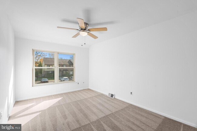 Building Photo - 3964 Bainbridge Ct