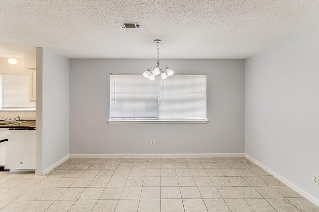 Building Photo - 2530 Long Reach Dr