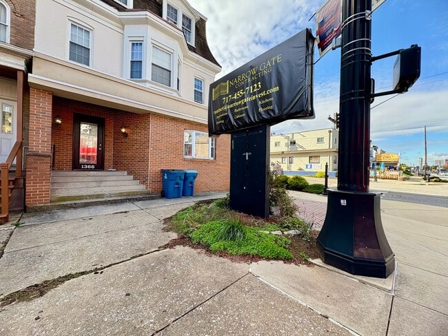 Building Photo - 1366 W Market St