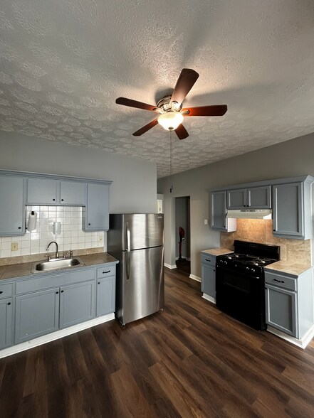 Kitchen - 3231 Scranton Rd