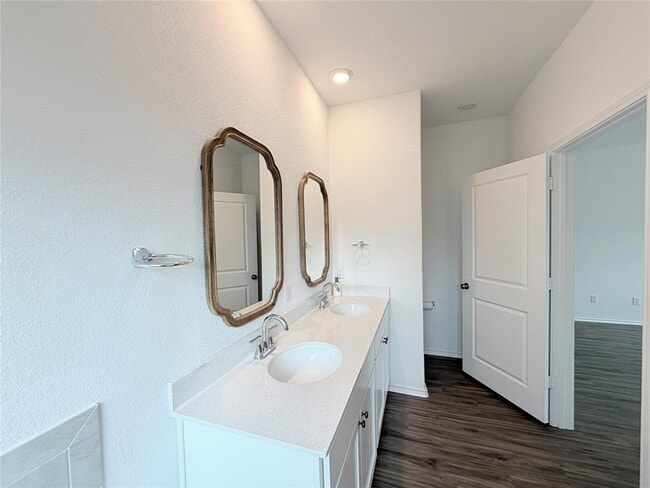 Building Photo - 928 Legends Ln