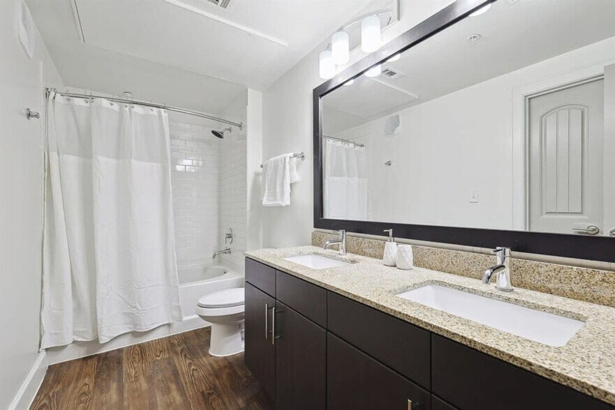 Building Photo - 5445 Town and Country Blvd