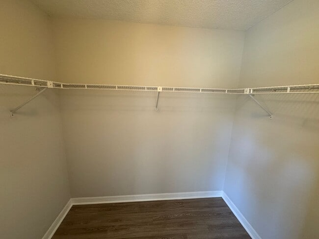 Building Photo - Spacious Two Bedroom Two Bath Condo in Pon...