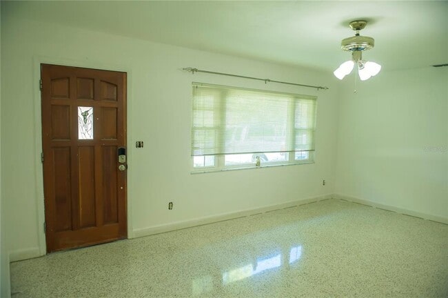 Building Photo - 904 Brookside Dr