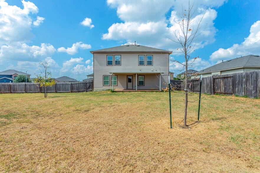 Building Photo - 802 Lee Trevino