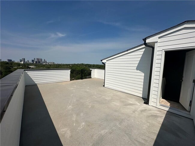 Building Photo - 352 Skylar Ct SE