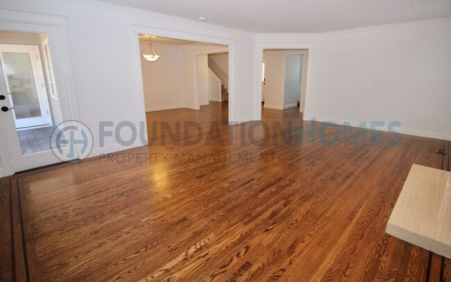 Building Photo - 742 McClay Rd