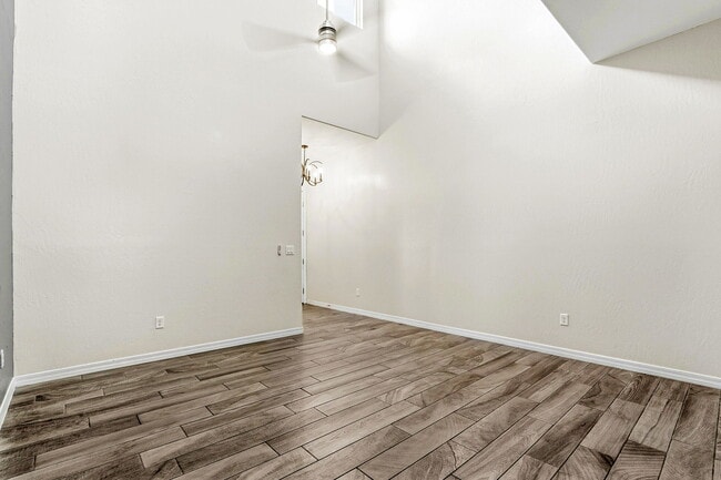 Building Photo - 649 La Entrada Cir