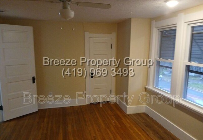 Building Photo - 547 Austin St
