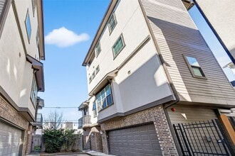 Building Photo - 1621 Rosewood St