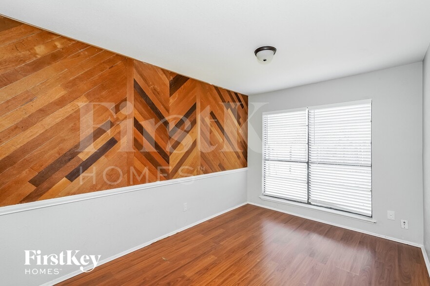 Building Photo - 9814 Emory Oak Cir