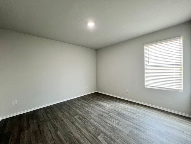 Building Photo - New Home in New Tolar Oaks Neighborhood