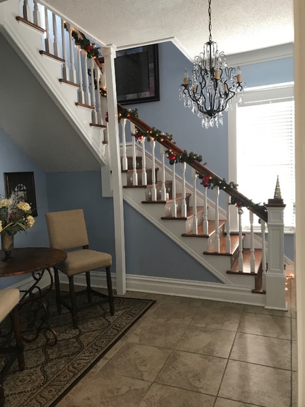 Building Photo - 1905 Ivy St